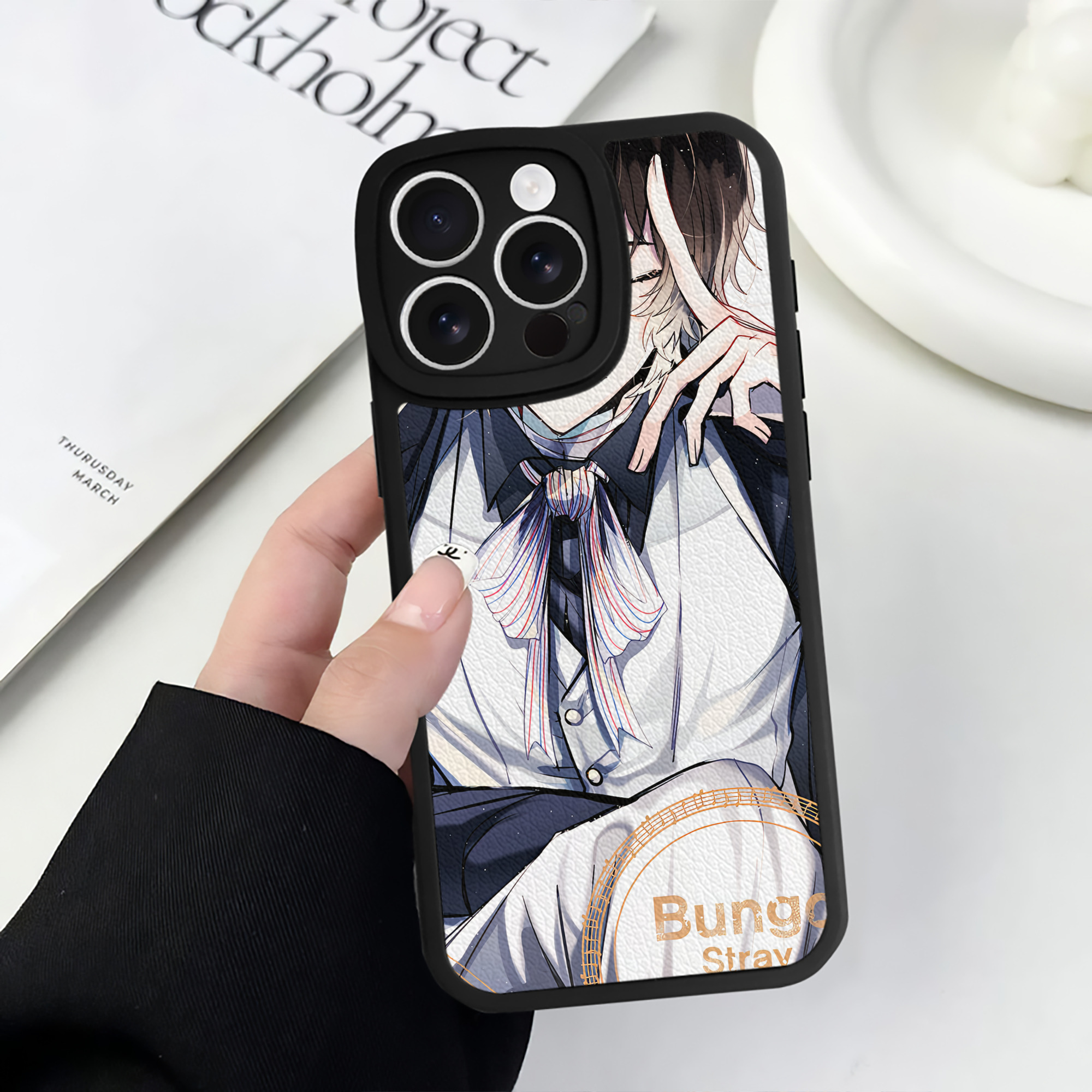 （画像用） 文豪ストレイドッグス Bungo Stray Dogs 【iPhone 16シリーズ対応】シリコンスマホケース（レザー調） 材質：シリコン